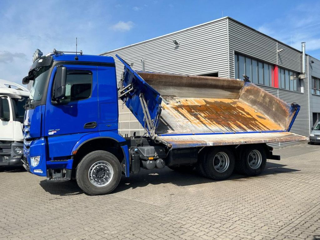 Mercedes-Benz Arocs 2642 6x4 3-Achs Kipper Bordmatik nur 163TK - Camion benne: photos 3 Mercedes-Benz Arocs 2642 6x4 3-Achs Kipper Bordmatik nur 163TK - Camion benne: photos 3