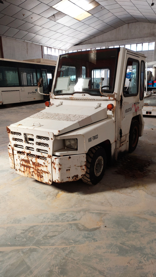 FV02 Nissan Baggage Tractor - Tracteur à bagages: photos 1 FV02 Nissan Baggage Tractor - Tracteur à bagages: photos 1
