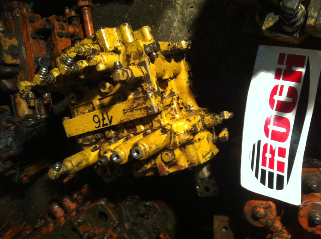 KOMATSU 1924N-H - 9 SEKCYJNY - Valve hydraulique pour Engins de chantier: photos 1 KOMATSU 1924N-H - 9 SEKCYJNY - Valve hydraulique pour Engins de chantier: photos 1