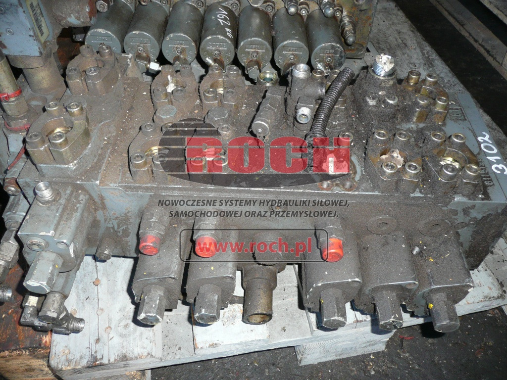 TEREX R901010059 M7-1507-32/7M7-20 6049658 3 611519 - 6 SEKCYJNY + 22437 6064258 - Valve hydraulique: photos 1 TEREX R901010059 M7-1507-32/7M7-20 6049658 3 611519 - 6 SEKCYJNY + 22437 6064258 - Valve hydraulique: photos 1