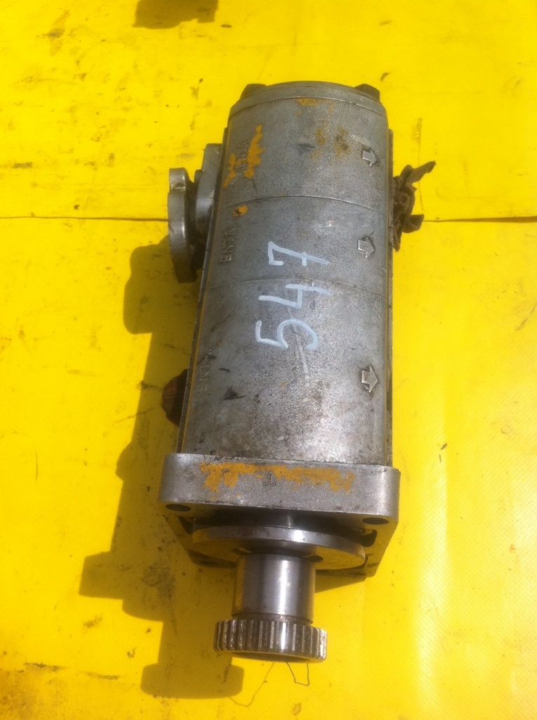 TUROLLA SUNDSTRAND TE/D234 - Pompe hydraulique pour Engins de chantier: photos 1 TUROLLA SUNDSTRAND TE/D234 - Pompe hydraulique pour Engins de chantier: photos 1