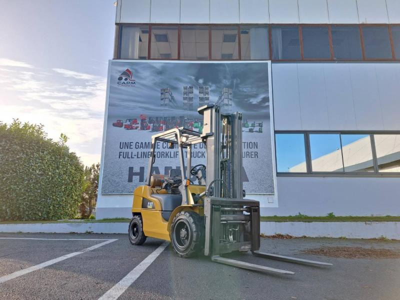 Caterpillar GP30NTD - Chariot élévateur à gaz: photos 2 Caterpillar GP30NTD - Chariot élévateur à gaz: photos 2