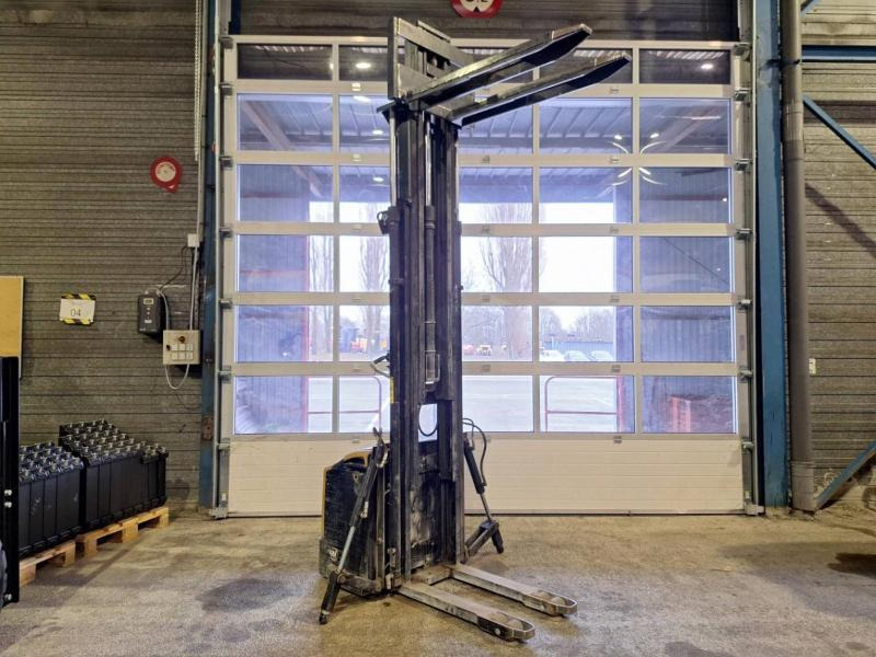 Caterpillar NSP16N - Gerbeur: photos 4 Caterpillar NSP16N - Gerbeur: photos 4