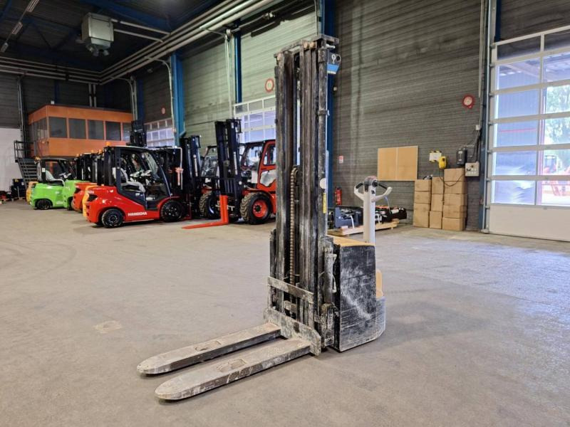 Caterpillar NSP16N2 - Gerbeur: photos 5 Caterpillar NSP16N2 - Gerbeur: photos 5