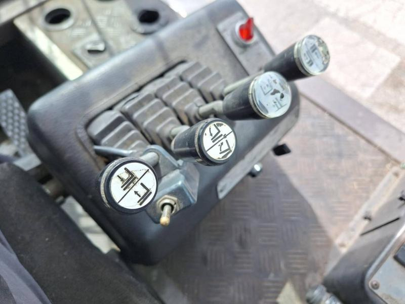 Chariot élévateur à gaz Dan Truck 9680 GD: photos 15 Chariot élévateur à gaz Dan Truck 9680 GD: photos 15