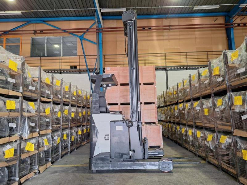 Chariot à mât rétractable UniCarriers UHD-200-DTFVXF-955: photos 6