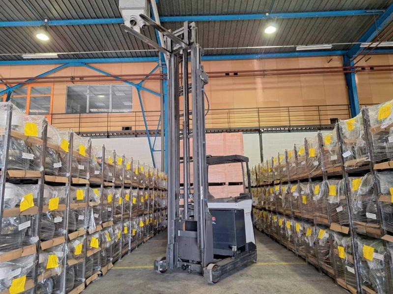 Chariot à mât rétractable UniCarriers UHD-200-DTFVXF-955: photos 13