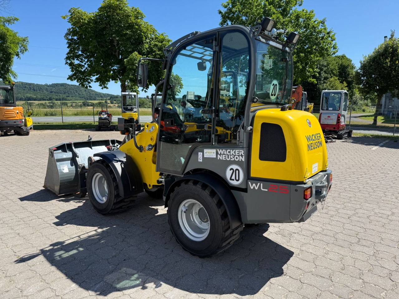 Wacker WL 25, Bj 23, 210 BH, Breitreifen Schaufel Gabel - Chargeuse sur pneus: photos 2 Wacker WL 25, Bj 23, 210 BH, Breitreifen Schaufel Gabel - Chargeuse sur pneus: photos 2