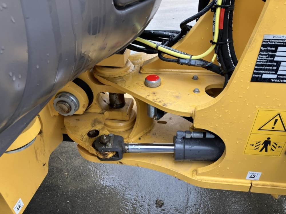 Mini chargeuse Volvo JL20H Electric: photos 6