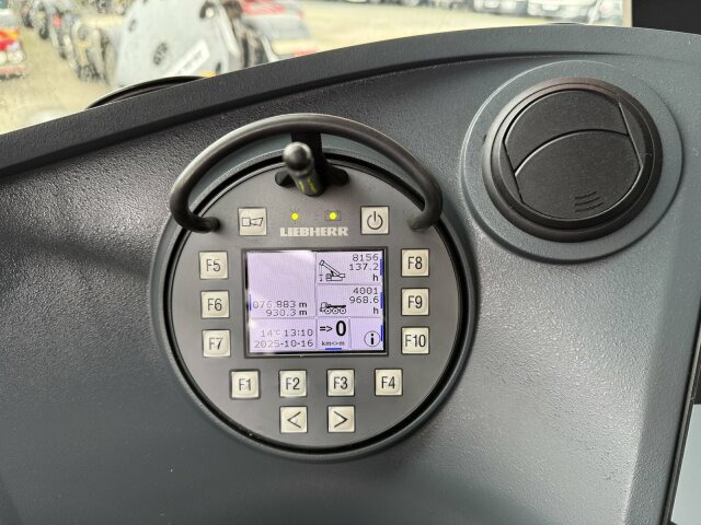 Liebherr LTM 1070-4.2 Autokran mit Spitze *TOP Zustand - Grue tout-terrain: photos 5 Liebherr LTM 1070-4.2 Autokran mit Spitze *TOP Zustand - Grue tout-terrain: photos 5