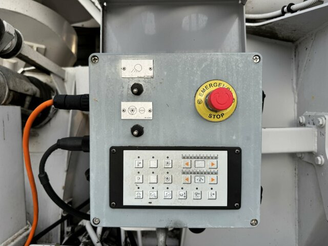 Mercedes-Benz AROCS 3243 8x4 Euro 6 Pumi Putzmeister TMM 24-3 - Camion malaxeur pompe: photos 3 Mercedes-Benz AROCS 3243 8x4 Euro 6 Pumi Putzmeister TMM 24-3 - Camion malaxeur pompe: photos 3