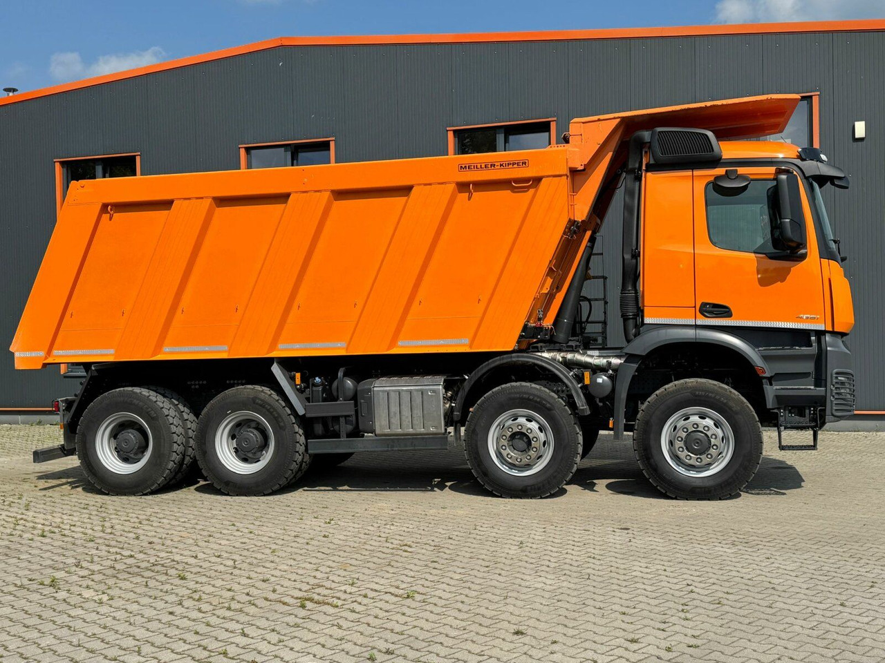Mercedes-Benz AROCS 4851 8x6 Euro 6 Gesteinkipper MEILLER 25m³ - Camion benne: photos 4 Mercedes-Benz AROCS 4851 8x6 Euro 6 Gesteinkipper MEILLER 25m³ - Camion benne: photos 4
