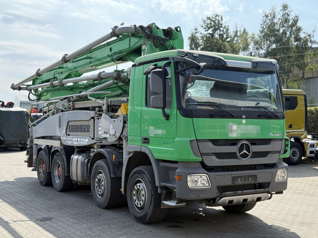Mercedes-Benz Actros 3241 8x4 Betonpumpe Liebherr 36Z4 - Camion pompe: photos 1 Mercedes-Benz Actros 3241 8x4 Betonpumpe Liebherr 36Z4 - Camion pompe: photos 1