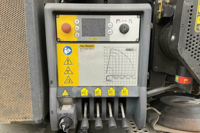 Mercedes-Benz Arocs 3253 8x4 Abrollkipper Kran Palfinger 37002 - Camion ampliroll, Camion grue: photos 3 Mercedes-Benz Arocs 3253 8x4 Abrollkipper Kran Palfinger 37002 - Camion ampliroll, Camion grue: photos 3