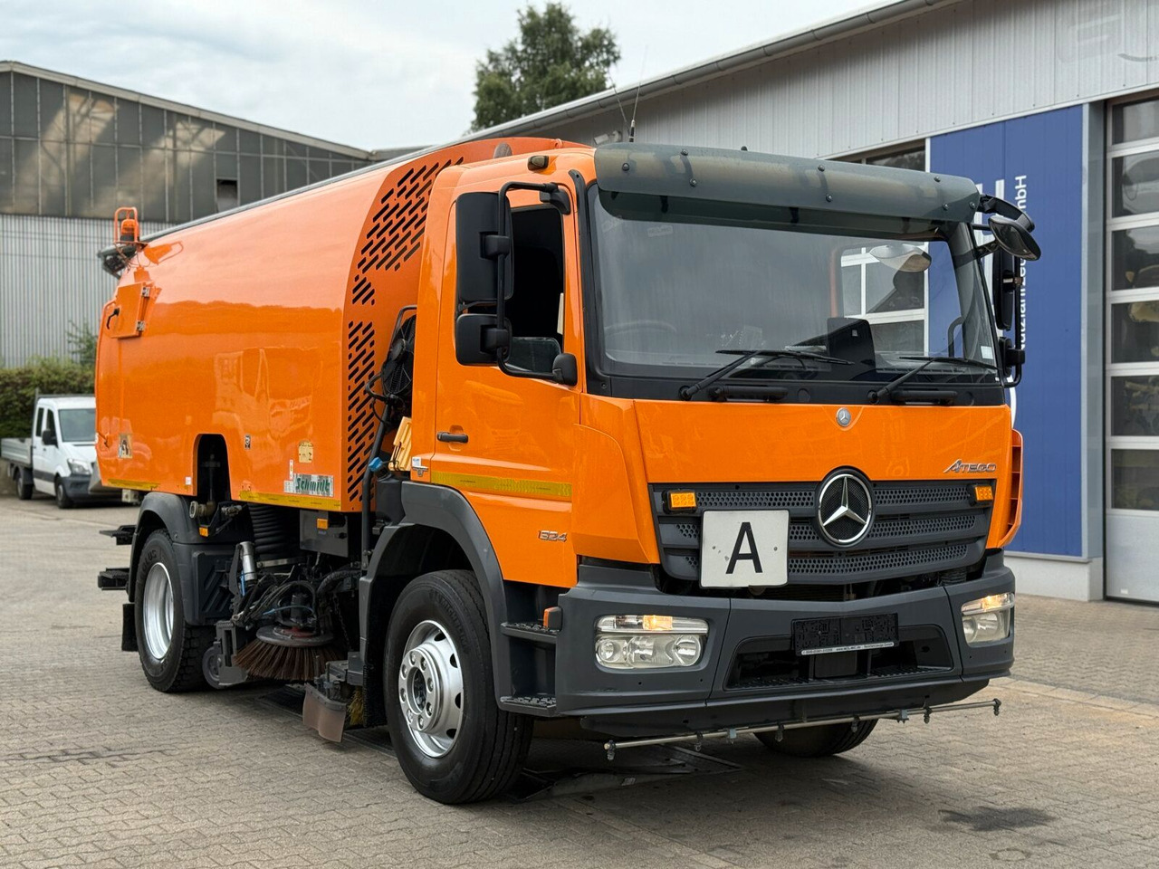 Mercedes-Benz Atego 1324 4x2 Kehrmaschine Schmidt SKF S7B 7 m³ - Balayeuse de voirie: photos 1 Mercedes-Benz Atego 1324 4x2 Kehrmaschine Schmidt SKF S7B 7 m³ - Balayeuse de voirie: photos 1