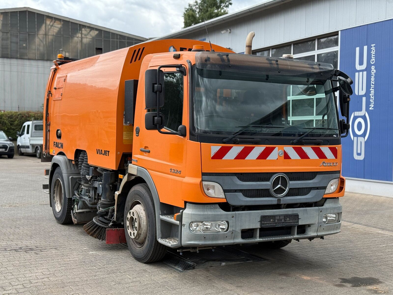 Mercedes-Benz Atego 1324 4x2 Kehrmaschine Viajet 6R/L - Balayeuse de voirie: photos 1 Mercedes-Benz Atego 1324 4x2 Kehrmaschine Viajet 6R/L - Balayeuse de voirie: photos 1