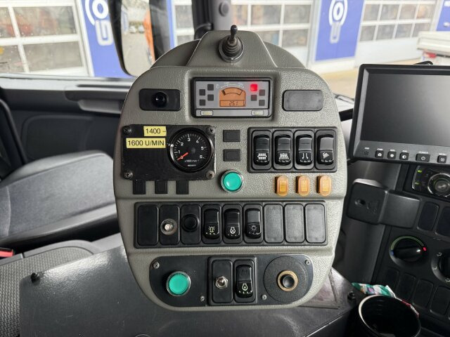 Scania P230 Kehrmaschine Johnston VT605- 6 M³ - Balayeuse de voirie: photos 3 Scania P230 Kehrmaschine Johnston VT605- 6 M³ - Balayeuse de voirie: photos 3