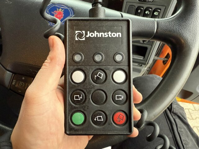 Scania P230 Kehrmaschine Johnston VT605- 6 M³ - Balayeuse de voirie: photos 5 Scania P230 Kehrmaschine Johnston VT605- 6 M³ - Balayeuse de voirie: photos 5