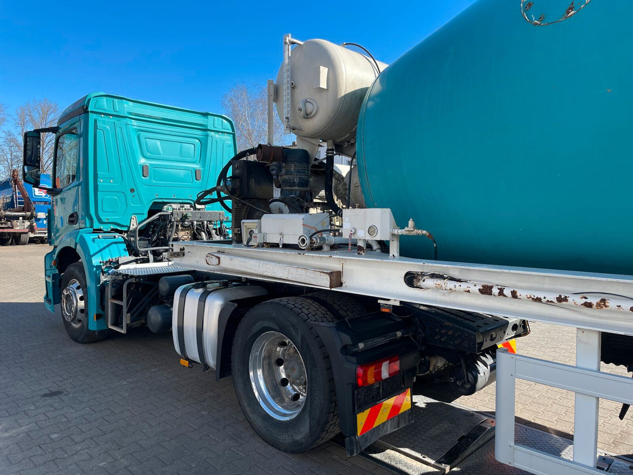 Mercedes-Benz Antos 2136 4x2 SZM Retarder Kipphyd. *Betonaufl. - Tracteur routier: photos 4 Mercedes-Benz Antos 2136 4x2 SZM Retarder Kipphyd. *Betonaufl. - Tracteur routier: photos 4