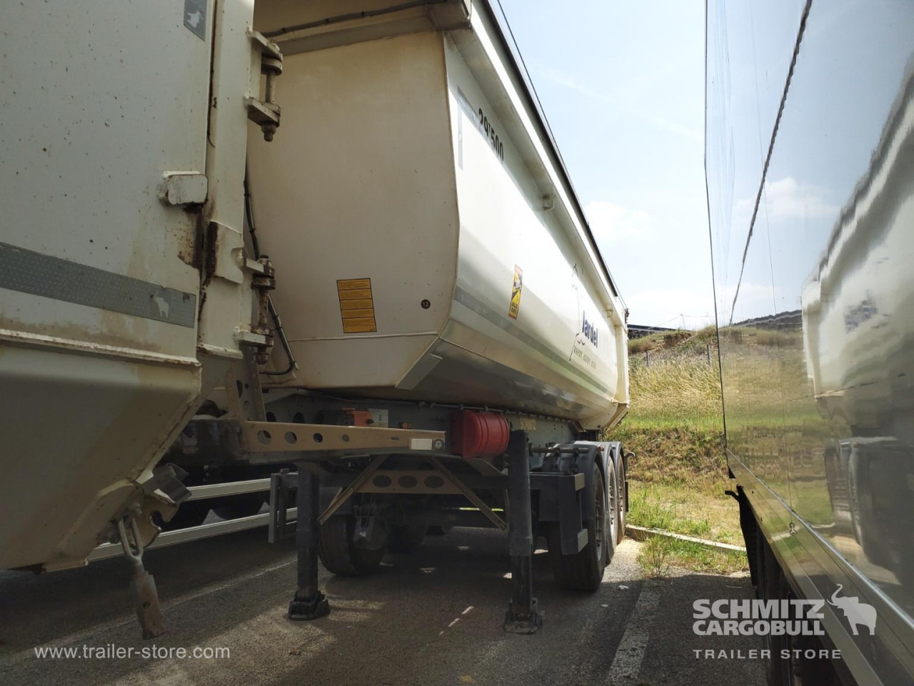 SCHMITZ Tipper Steel half pipe body 24m³ - Semi-remorque benne: photos 4 SCHMITZ Tipper Steel half pipe body 24m³ - Semi-remorque benne: photos 4