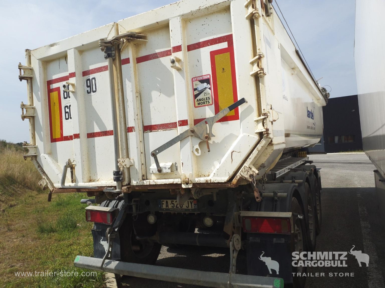 SCHMITZ Tipper Steel half pipe body 26m³ - Semi-remorque benne: photos 4 SCHMITZ Tipper Steel half pipe body 26m³ - Semi-remorque benne: photos 4