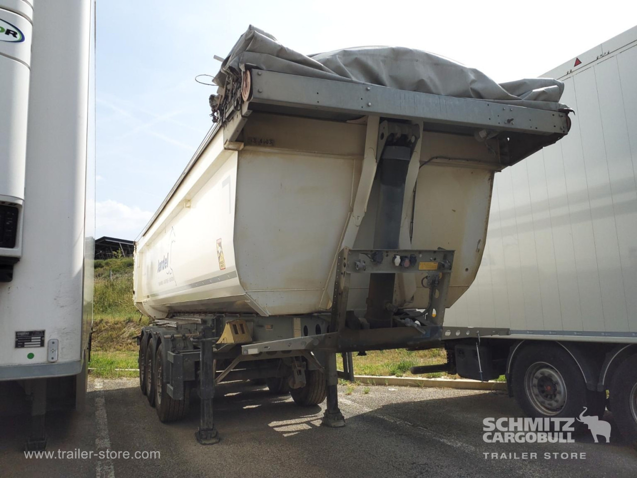SCHMITZ Tipper Steel half pipe body 26m³ - Semi-remorque benne: photos 1 SCHMITZ Tipper Steel half pipe body 26m³ - Semi-remorque benne: photos 1