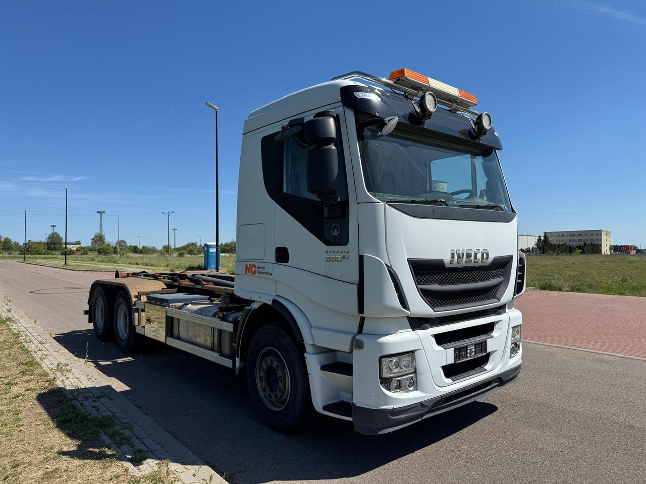 IVECO STRALIS 560 - Camion ampliroll, Camion grue: photos 1 IVECO STRALIS 560 - Camion ampliroll, Camion grue: photos 1