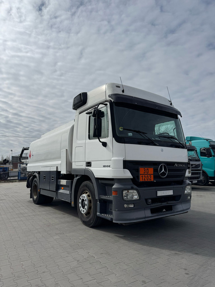 MERCEDES-BENZ Actros 1844 - Camion citerne: photos 1 MERCEDES-BENZ Actros 1844 - Camion citerne: photos 1