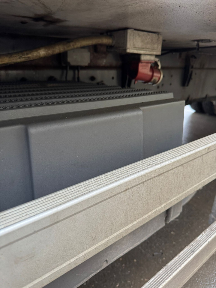 Camion frigorifique SCANIA P270: photos 16 Camion frigorifique SCANIA P270: photos 16