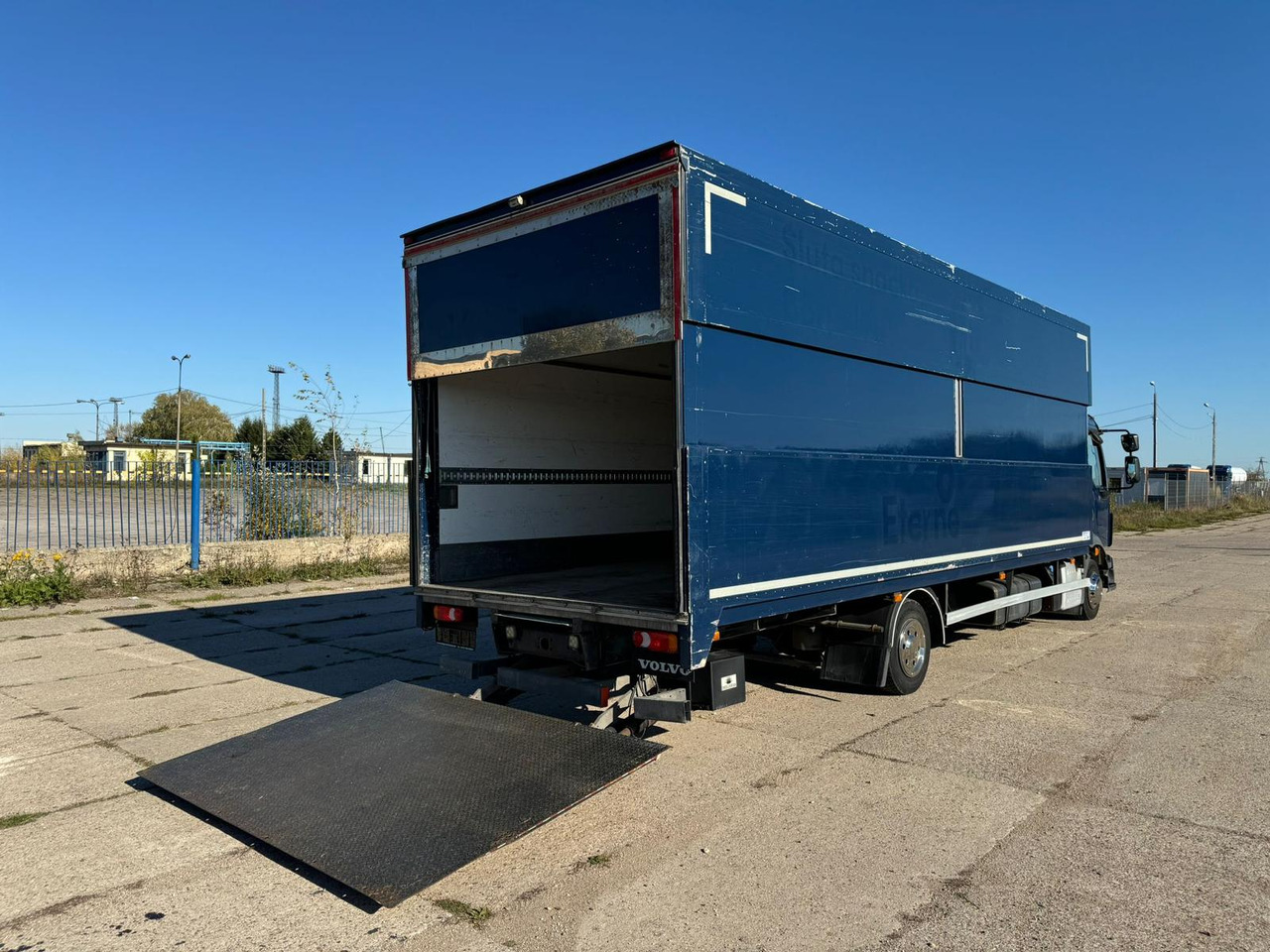 VOLVO FL 240 - Camion fourgon: photos 3 VOLVO FL 240 - Camion fourgon: photos 3