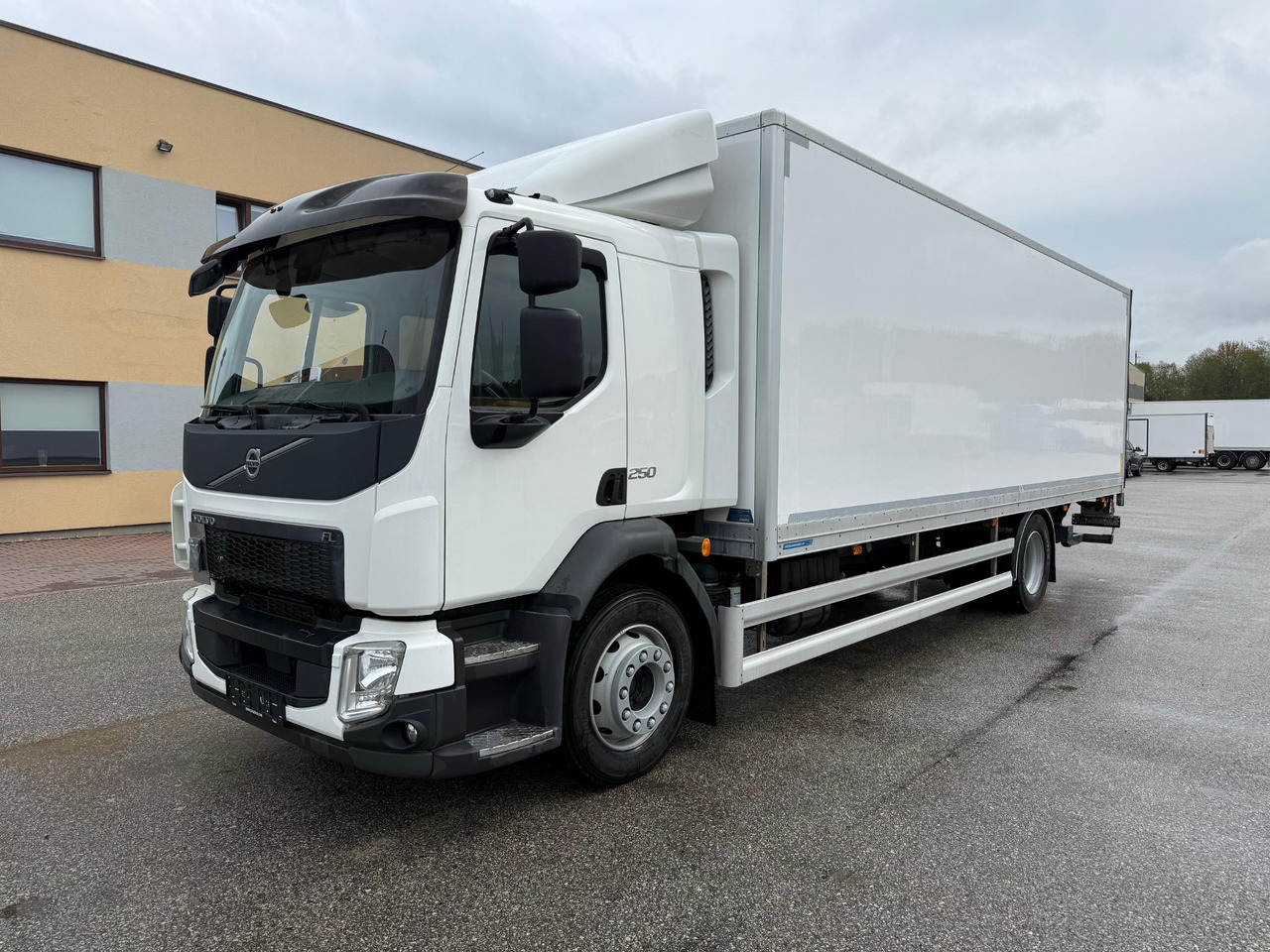 VOLVO FL250 - Camion fourgon: photos 2 VOLVO FL250 - Camion fourgon: photos 2