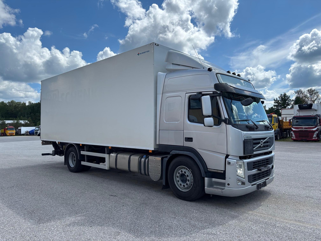 VOLVO FM330 - Camion fourgon: photos 1 VOLVO FM330 - Camion fourgon: photos 1