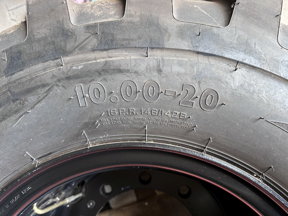 Apollo 10.00 - 20 Apollo Kompletträder - Complet tires - Pneu pour Pelle sur pneus: photos 5 Apollo 10.00 - 20 Apollo Kompletträder - Complet tires - Pneu pour Pelle sur pneus: photos 5