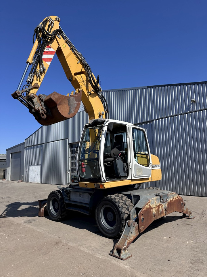 LIEBHERR A 314 All hydr. lines SW 33- 30 Km/h - Pelle sur pneus: photos 3 LIEBHERR A 314 All hydr. lines SW 33- 30 Km/h - Pelle sur pneus: photos 3