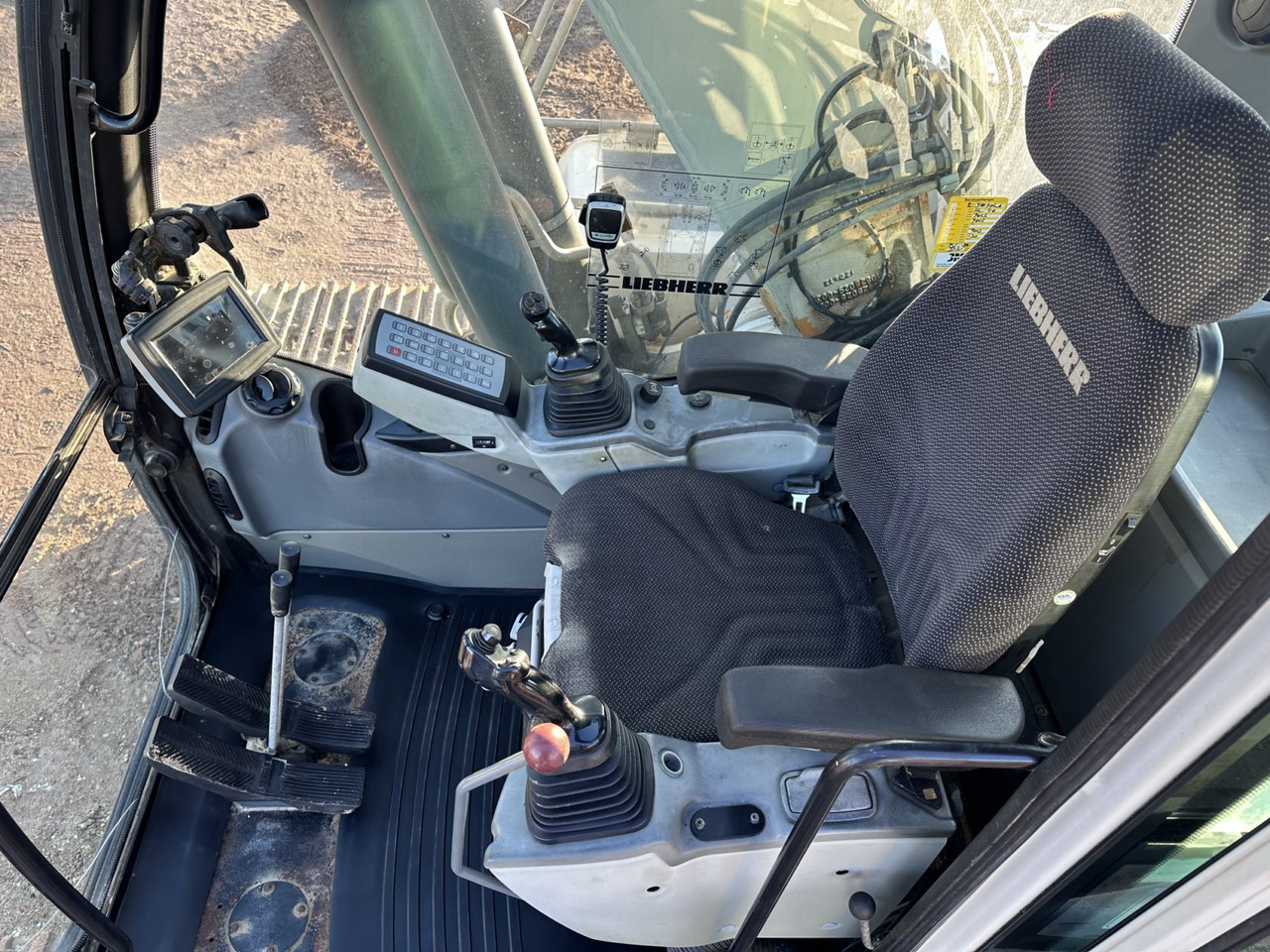 LIEBHERR R 924 LC Top Zustand !!! Kein 914- 916- 920- 926 - Pelle sur chenille: photos 5 LIEBHERR R 924 LC Top Zustand !!! Kein 914- 916- 920- 926 - Pelle sur chenille: photos 5