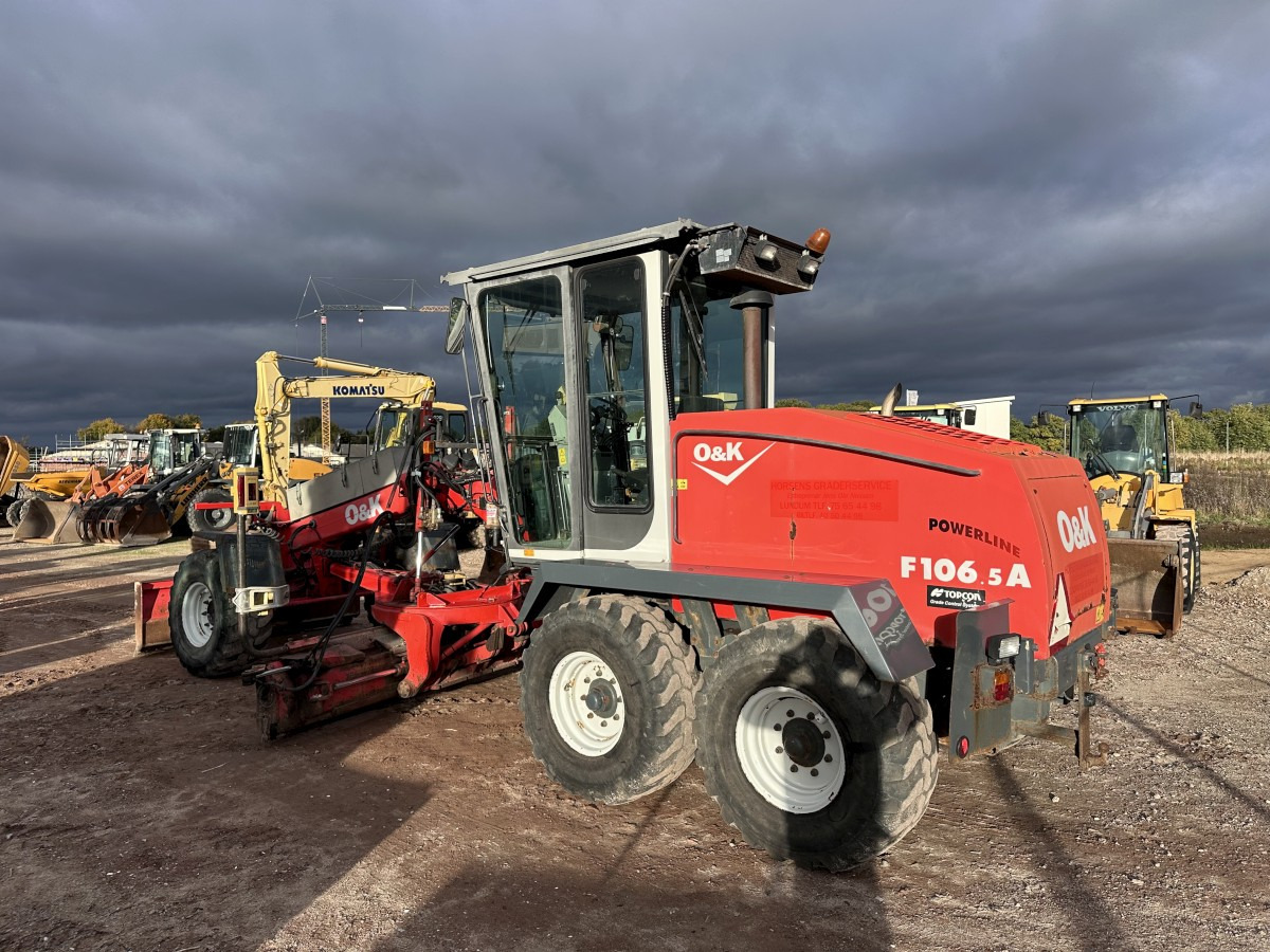 NEW HOLLAND F 106.5 - 6x6 Laser Topcon- Klima Cummins 6 Zyl. - Niveleuse: photos 5 NEW HOLLAND F 106.5 - 6x6 Laser Topcon- Klima Cummins 6 Zyl. - Niveleuse: photos 5