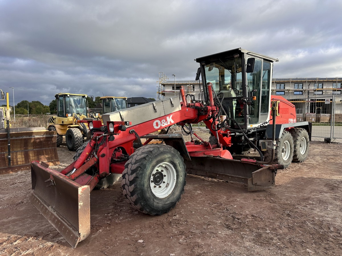 O&K F 106.5 - 6x6 Laser Topcon- Klima Cummins 6 Zyl. - Niveleuse: photos 3 O&K F 106.5 - 6x6 Laser Topcon- Klima Cummins 6 Zyl. - Niveleuse: photos 3