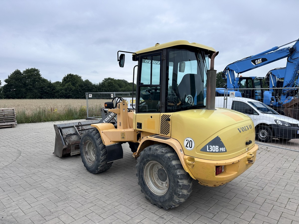 VOLVO L 30 B PRO 3er Kreis Klappschaufel+Palettengabel - Chargeuse sur pneus: photos 5 VOLVO L 30 B PRO 3er Kreis Klappschaufel+Palettengabel - Chargeuse sur pneus: photos 5