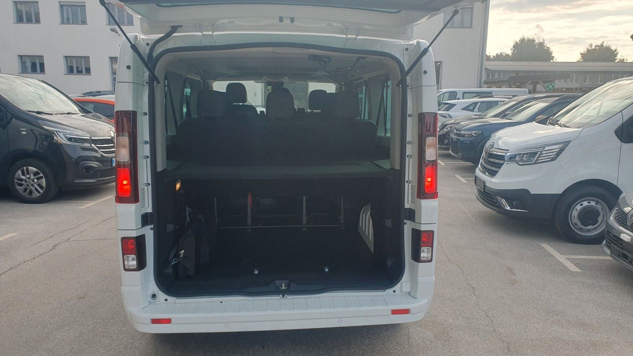 Transport de personnes Renault Trafic Passenger Grand Intens dCi 150: photos 9
