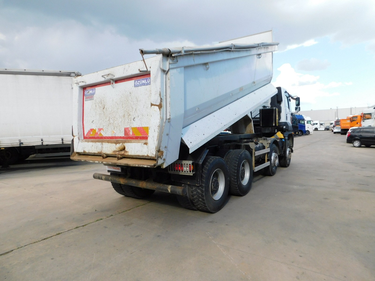 Ford 4142d 8x4 dcab e6 16s223 - Camion benne: photos 3 Ford 4142d 8x4 dcab e6 16s223 - Camion benne: photos 3