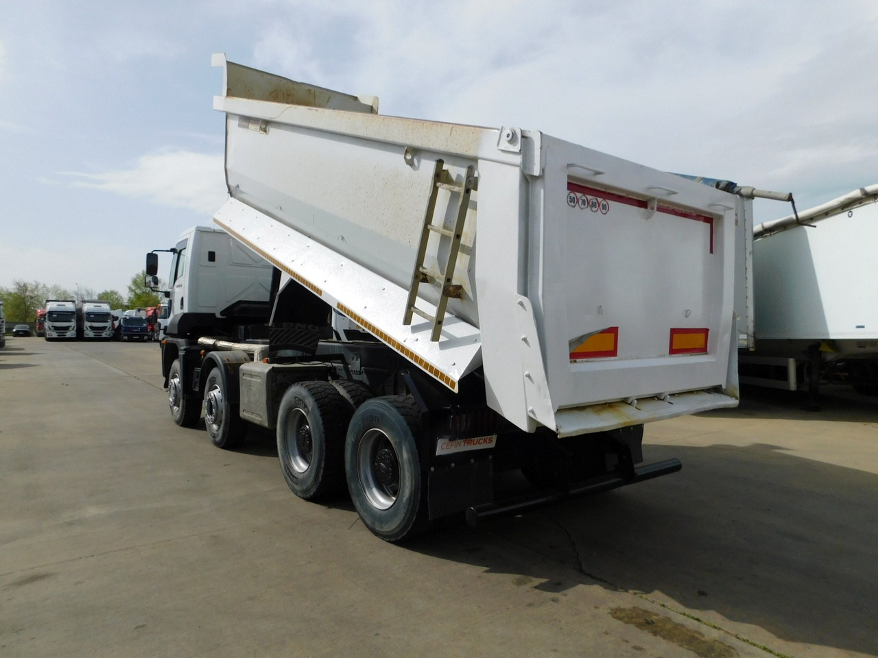 Ford 4142d 8x4 dcab e6 16s2230 - Camion benne: photos 4 Ford 4142d 8x4 dcab e6 16s2230 - Camion benne: photos 4
