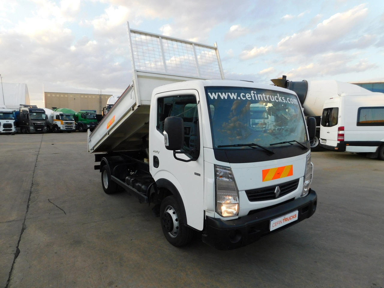 Renault Maxity - Camion benne: photos 2 Renault Maxity - Camion benne: photos 2