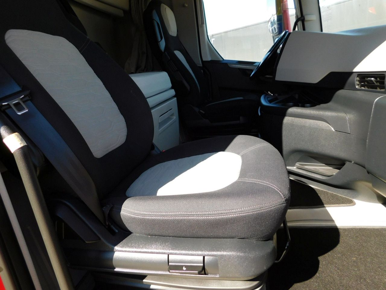 Ford F max ll 4x2 scab e6 12tx2620 - Tracteur routier: photos 5 Ford F max ll 4x2 scab e6 12tx2620 - Tracteur routier: photos 5