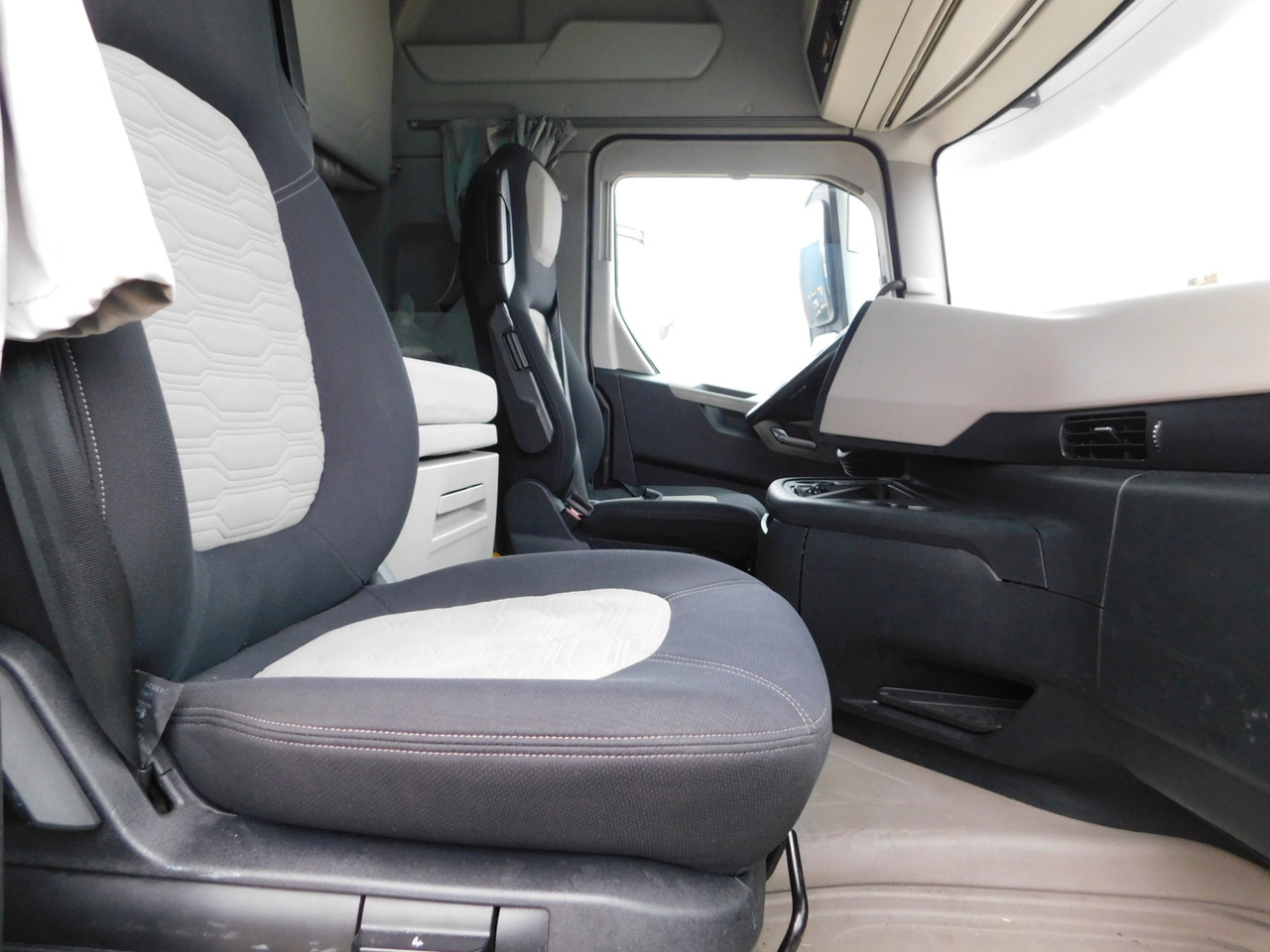 Ford F max ll 4x2 scab e6 12tx2620 - Tracteur routier: photos 5 Ford F max ll 4x2 scab e6 12tx2620 - Tracteur routier: photos 5