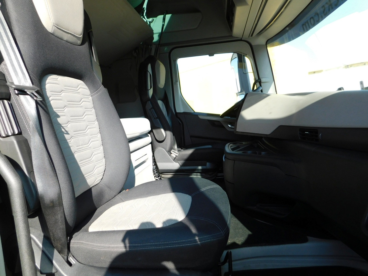 Ford F max ll 4x2 scab e6 eco 16spdamt ecotorq - Tracteur routier: photos 5 Ford F max ll 4x2 scab e6 eco 16spdamt ecotorq - Tracteur routier: photos 5