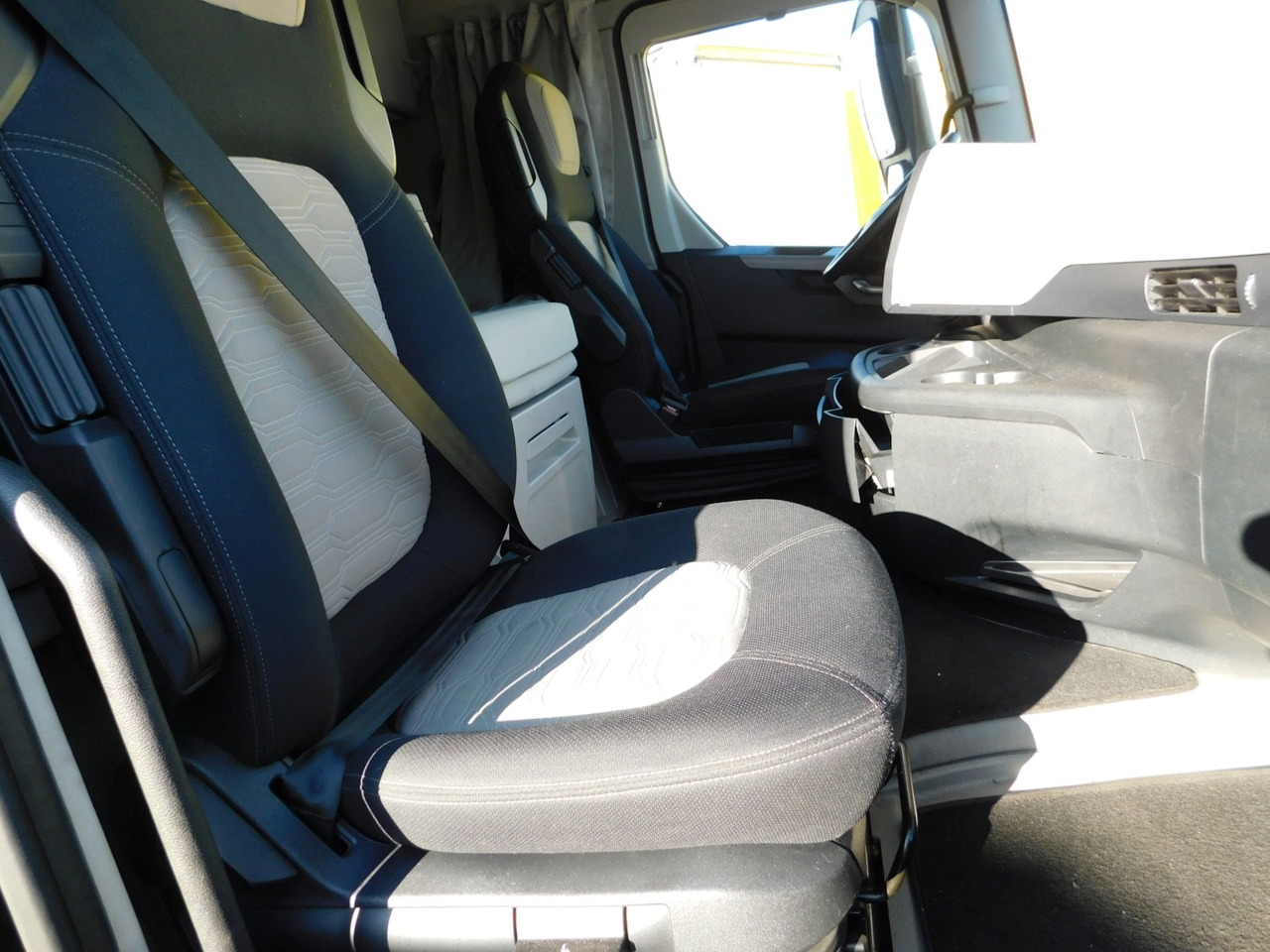 Ford F max ll 4x2 scab e6 eco 16spdamt ecotorq - Tracteur routier: photos 5 Ford F max ll 4x2 scab e6 eco 16spdamt ecotorq - Tracteur routier: photos 5
