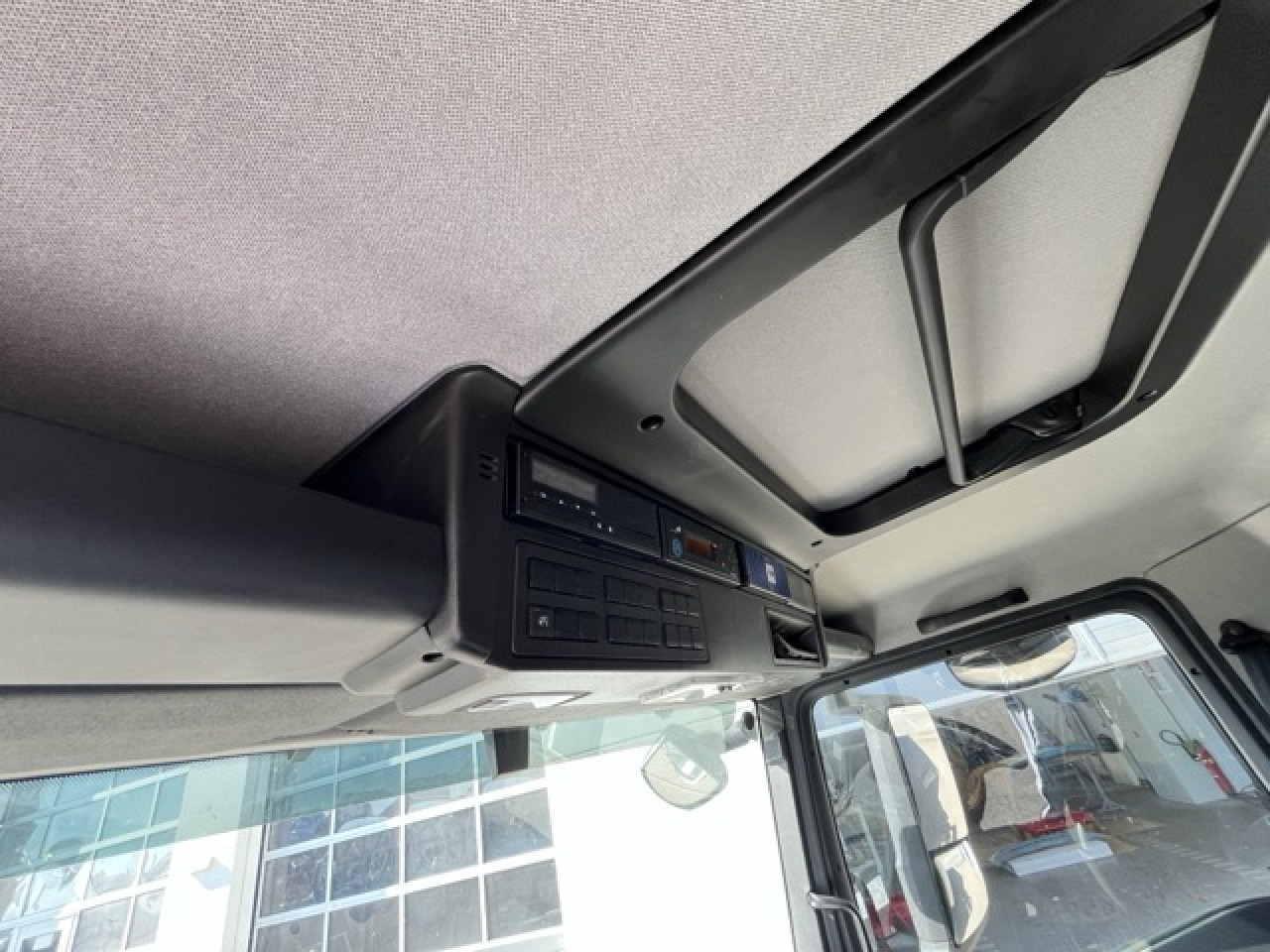 MAN TGL 12.250 4x2 BL Euro6 Klima AHK Luftfeder - Fourgon grand volume: photos 2 MAN TGL 12.250 4x2 BL Euro6 Klima AHK Luftfeder - Fourgon grand volume: photos 2