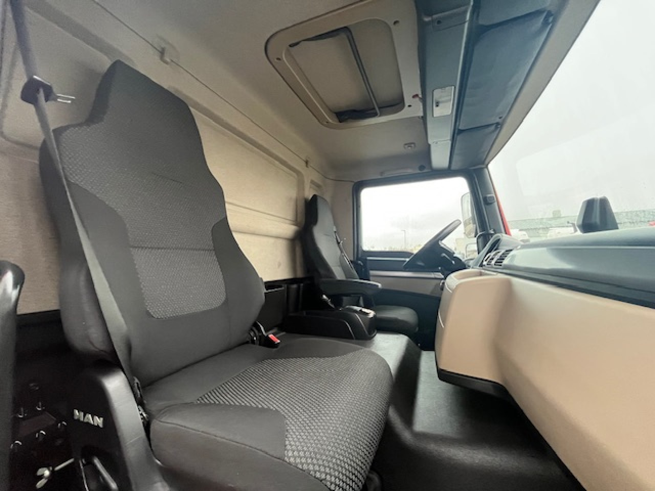 MAN TGM 18.320 4x2 BL Euro6 Klima Luftfeder - Camion à rideaux coulissants: photos 2 MAN TGM 18.320 4x2 BL Euro6 Klima Luftfeder - Camion à rideaux coulissants: photos 2