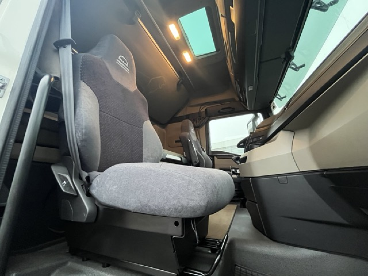 MAN TGX 18.470 4x2 BLS Euro6 Retarder Klima Luftfeder - Tracteur routier: photos 2 MAN TGX 18.470 4x2 BLS Euro6 Retarder Klima Luftfeder - Tracteur routier: photos 2