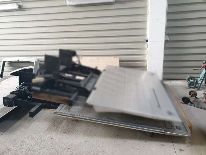 Baer Cargolift Ladebordwand Baer Cargolift Ladebordwand 2t BÄR Typ BC2000S4 - Hayon élévateur: photos 3 Baer Cargolift Ladebordwand Baer Cargolift Ladebordwand 2t BÄR Typ BC2000S4 - Hayon élévateur: photos 3